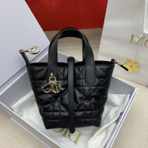 디올 (OC) 디올 30 몽타뉴 미니백 Mini 가죽 금색 디테일 블랙 6100