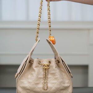 샤넬 (팬더) 25s 스몰 호보 크림 캐비어 가죽 백