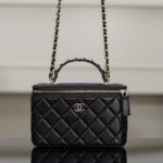 샤넬 (팬더) 25P 신상 편직 손잡이 박스백 블랙 골드