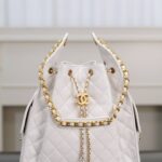 샤넬 (팬더) 25s 호보 백 대형 화이트 캐비어 가죽