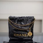 샤넬 (팬더) 22 미니 백 블랙 골드
