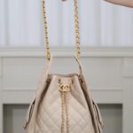 샤넬 (팬더) 25호보 백 앤틱 아이보리 캐비어 가죽 대형