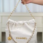 샤넬 (팬더) 22P 스몰 화이트 골드 금속 손잡이 가방