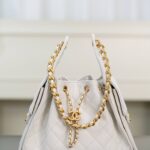 샤넬 (팬더) 25스몰 호보 화이트 캐비어 가죽 백