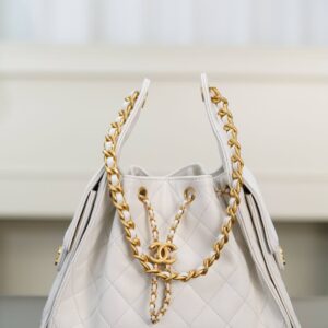 샤넬 (팬더) 25스몰 호보 화이트 캐비어 가죽 백