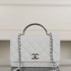샤넬 (팬더) 25P 에나멜 핸들 백 화이트