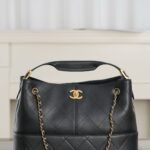 샤넬 (팬더) 25A 쇼핑백 블랙 소가죽