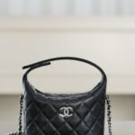 샤넬 (팬더) 25B 별장식 캐비어 가죽 백 블랙 실버