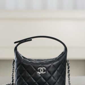 샤넬 (팬더) 25B 별장식 캐비어 가죽 백 블랙 실버