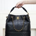 샤넬 (팬더) 25A 고급 수공예 물통백 블랙 골드