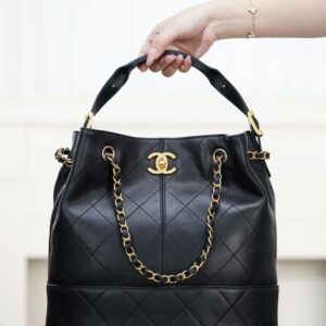 샤넬 (팬더) 25A 고급 수공예 물통백 블랙 골드