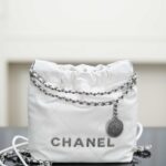 샤넬 (팬더) 22 미니 백 화이트 실버