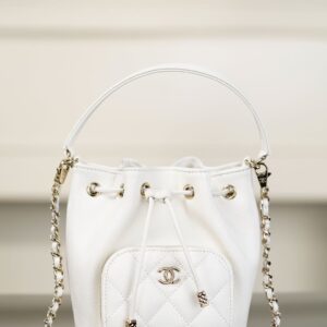 샤넬 (팬더) 25B 미니 체인 드로우스트링 버킷백 화이트