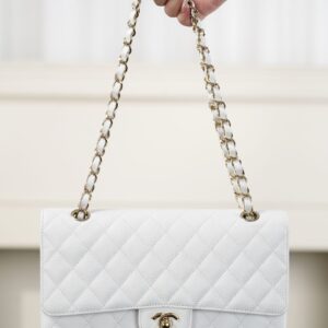 샤넬 (팬더) 클래식 플랩 중형 화이트 골드 체인 가방