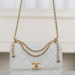 샤넬 (팬더) 25s 미니 핸드백 화이트