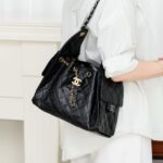 샤넬 (팬더) 클래식 퀼팅 블랙 토트백