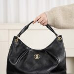 샤넬 (팬더) 26C 새봄 신상 히피 호보 블랙 골드 대형