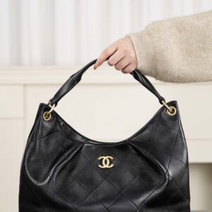 샤넬 (팬더) 26C 새봄 신상 히피 호보 블랙 골드 대형