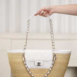 샤넬 (팬더) 26c 대형 라피아 바구니 백 화이트