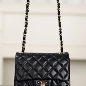 샤넬 (팬더) 클래식 플랩 블랙 양가죽 금속 체인 미니백