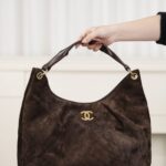 샤넬 (팬더) 26C 새봄 신상 히피 호보 맥시 스웨이드 브라운