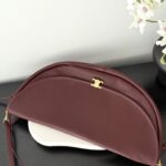 셀린느 (블랙프라임) 하프 문 백 크로스백 소가죽 블랙프라임 버건디 124142