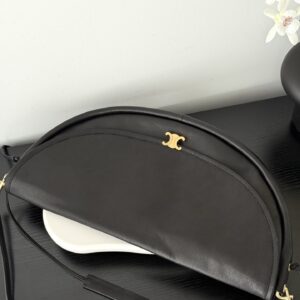 셀린느 (블랙프라임) 하프 문 백 크로스백 소가죽 블랙 124142