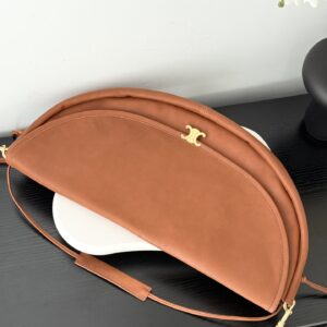 셀린느 (블랙프라임) 하프 문 백 토트백 레더 블랙프라임 브라운 124142