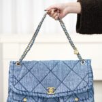 샤넬 (팬더) 25k 더블 포켓 호보 대형 하늘색 데님 백