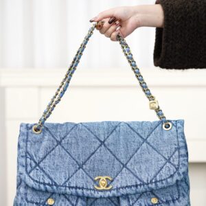 샤넬 (팬더) 25k 더블 포켓 호보 대형 하늘색 데님 백