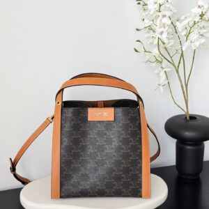 셀린느 (블랙프라임) 블랙 프라임 스몰 큐브 백 스몰 레더 로고 패턴 브라운 124182