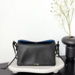 셀린느 (블랙프라임) 트리옴프 플랩 미니 백 Mini 소가죽 블랙 0P862