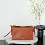 셀린느 (블랙프라임) 트리옴프 플랩 미니 백 Mini 소가죽 블랙 0P862