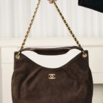 샤넬 (팬더) 히피 호보 대형 브라운 스웨이드