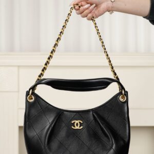 샤넬 (팬더) 26C 히피 호보 블랙 골드 소가죽 백