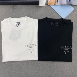 프라다 【TJ공장】 3D 프린팅 크루넥 반팔 니트 티셔츠 “2COLOR” (터보)