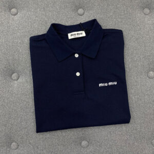 미우미우 [TJ공장]  자수 로고 코튼 피케 폴로 반팔 셔츠 “2COLOR”