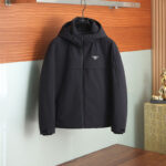 프라다 리나일론 트라이앵글 로고 푸퍼 자켓