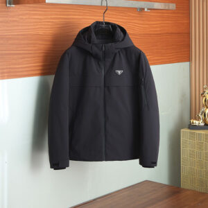 프라다 리나일론 트라이앵글 로고 푸퍼 자켓