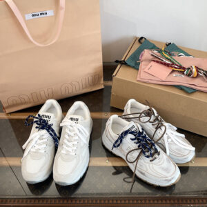 미우미우 x 뉴발란스 530 SL 스니커즈