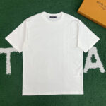 루이비통 【잔디집】 LV 엠보스 티셔츠（레어）