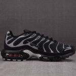나이키 에어맥스 플러스 프리미엄 블랙 메탈릭 실버 HQ3029-001