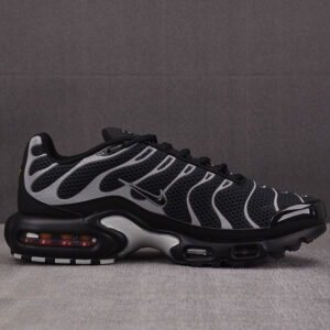 나이키 에어맥스 플러스 프리미엄 블랙 메탈릭 실버 HQ3029-001