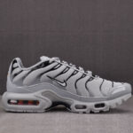 나이키 852630-021 에어맥스 플러스 울프 그레이