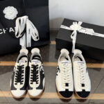 샤넬 26P CC로고 엠보싱 스웨이드 스니커즈