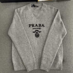 프라다 【TJ공장】 2컬러（터보） 로고 울 캐시미어 크루넥 스웨터 니트