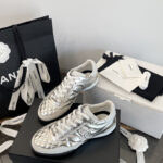 샤넬 25SS CC 로고 퀼팅 실버 스니커즈