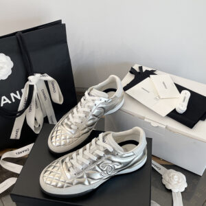 샤넬 25SS CC 로고 퀼팅 실버 스니커즈