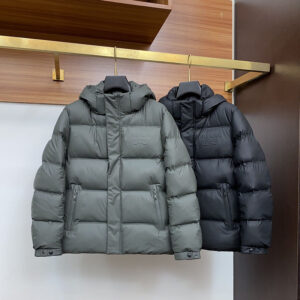 프라다 24FW 패딩 자켓 로고