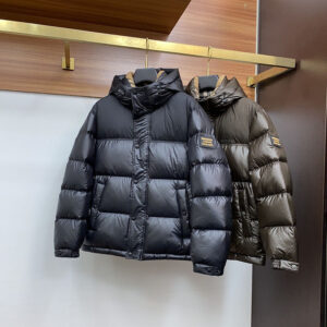 버버리 24FW 숏 패딩 로고